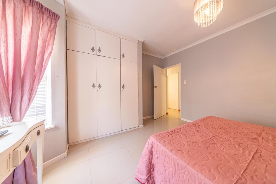 To Let 5 Bedroom Property for Rent in Loevenstein Western Cape